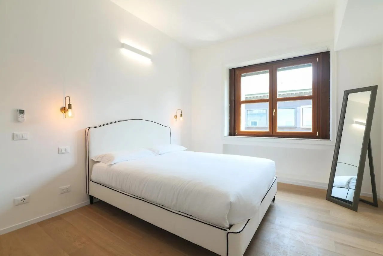 Elegant Urban Retreat In The Heart Of Milan - Brera Apartment 0*,